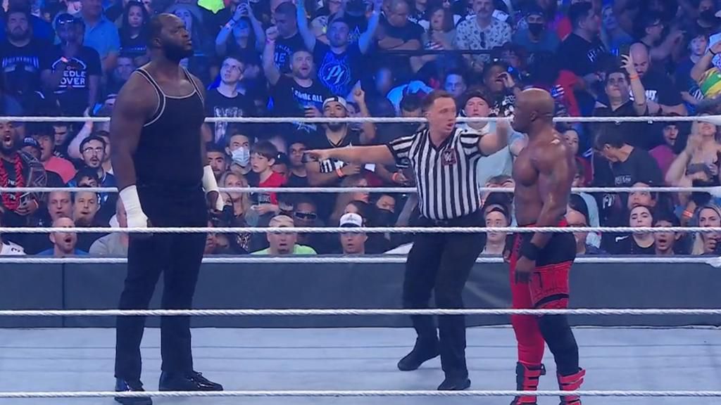 Omos (L)towers above Bobby Lashley (R)