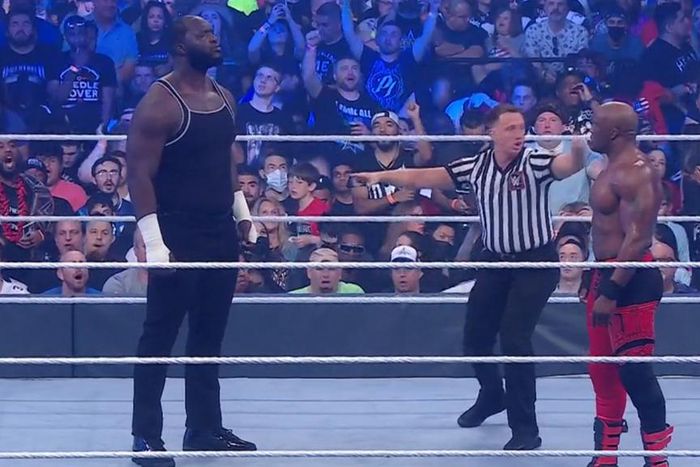 Omos (L)towers above Bobby Lashley (R)