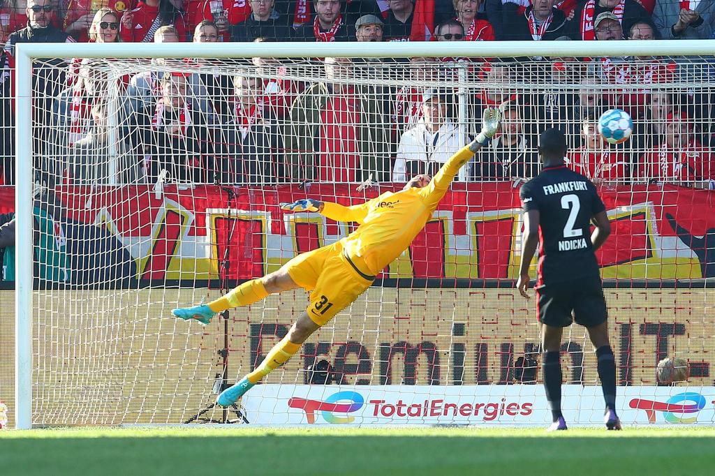 Prommel placed his effort well beyond the reach of Jens Grahl