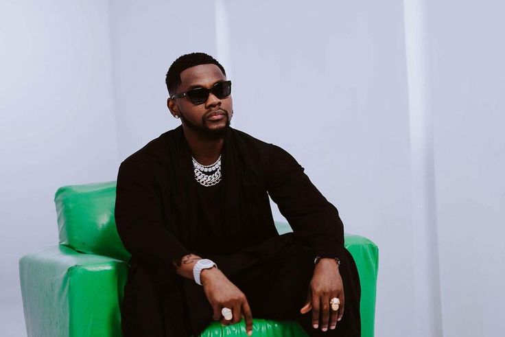 Singer Kizz Daniel unveils video to his hit song 'Oshe' ft The Cavemen