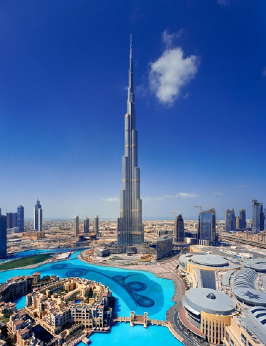 The Burj Khalifa is the tallest building in the world {Bautrip}