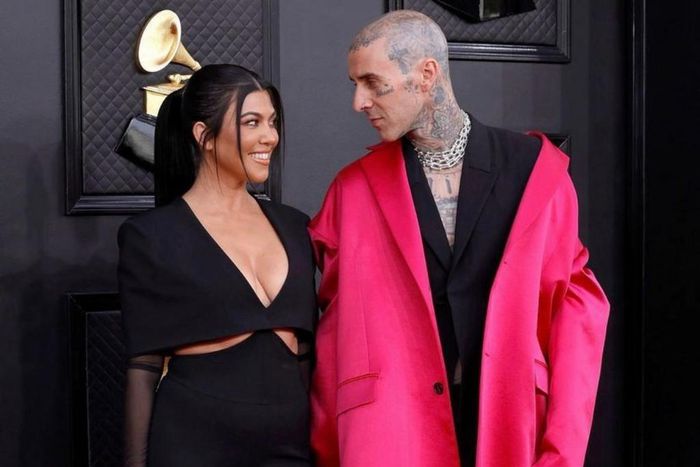 Kourtney Kardashian and her partner Travis Baker [Instagram/Loverly]