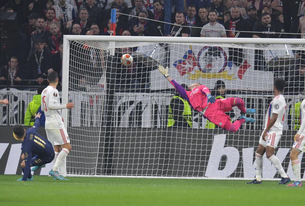 Porto's equalizer flew past Anthony Lopes into the top corner