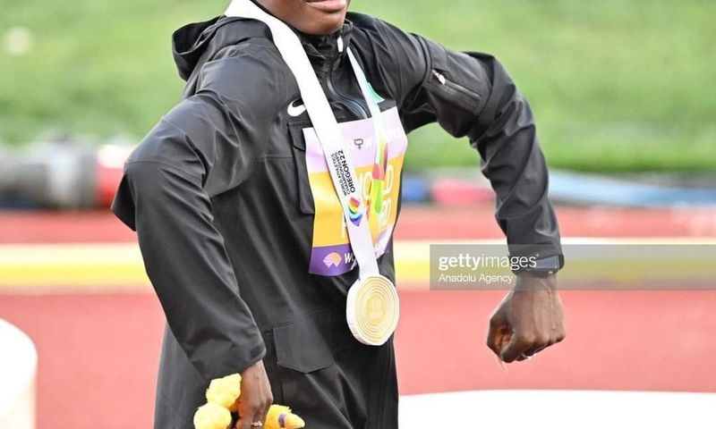 Tobi Amusan in a 'Buga' pose after winning gold (Getty Images)