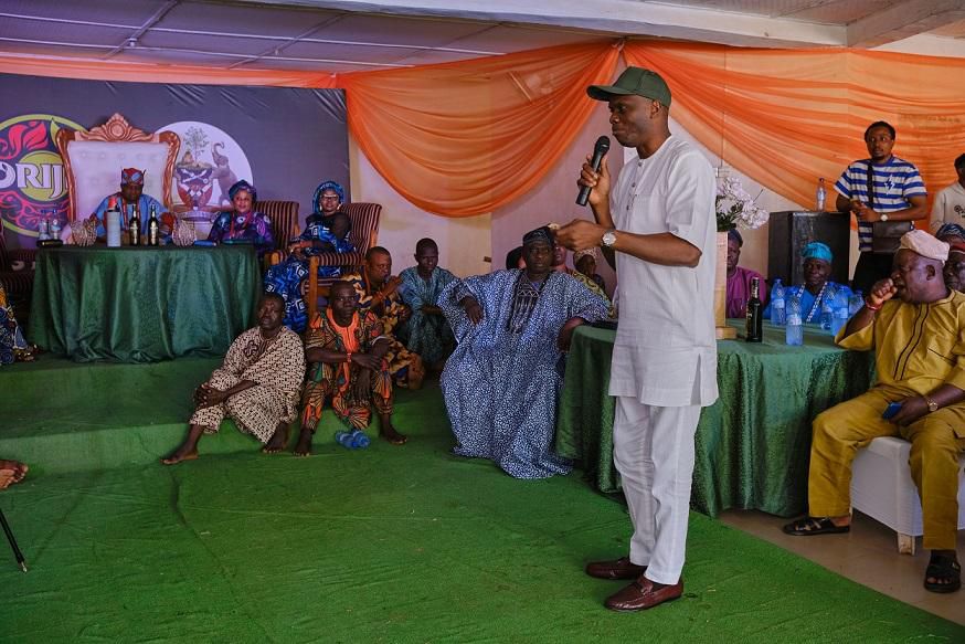 Orijin donates millions to indigenes at Osun Osogbo Festival