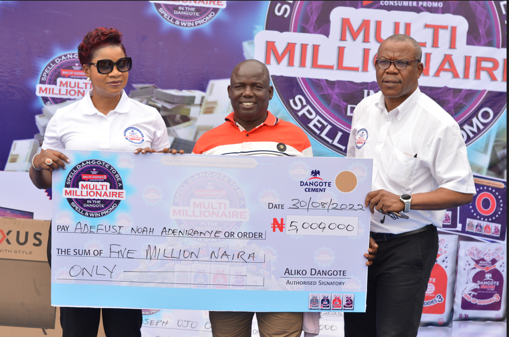 L-R: National Sales Director, Madam Funmi Sanni, a winner of N5 Million Naira, Mr Adefusi Noah Adeniranye and Regional Director, South-South Region Mr George Okoro (Port-Harcourt prize giving presentation)