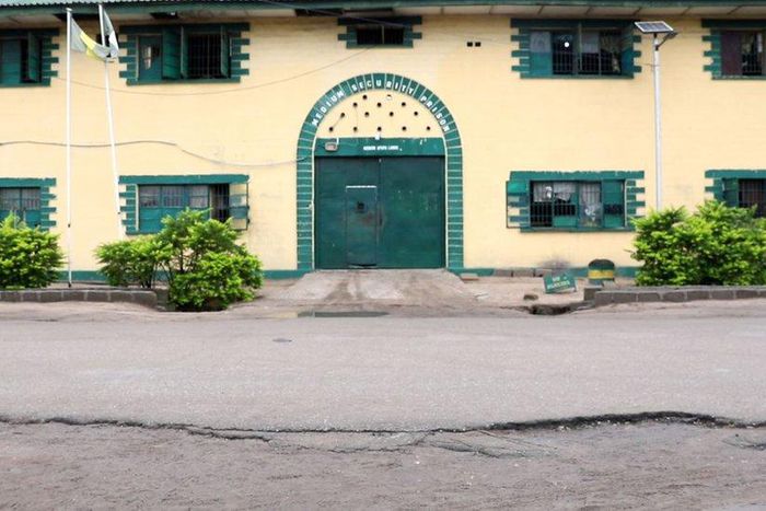 Kuje jailbreak: Lagos NCoS beefs up security, warns criminals. [bbc]
