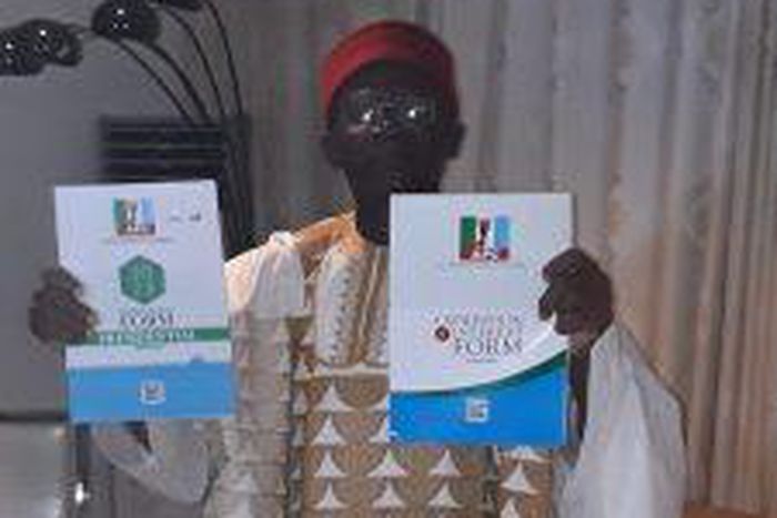 CHIEF IKEOBASI MOKELU, A FORMER MINISTER OF INFORMATION AND CULTURE UNDER THE MILITARY ADMINISTRATION OF LATE GEN. SANI ABACHA DISPLAYING HIS APC 2023 PRESIDENTIAL EXPRESSION OF INTEREST AND NOMINATION FORMS ON TUESDAY IN ABUJA (NAN)