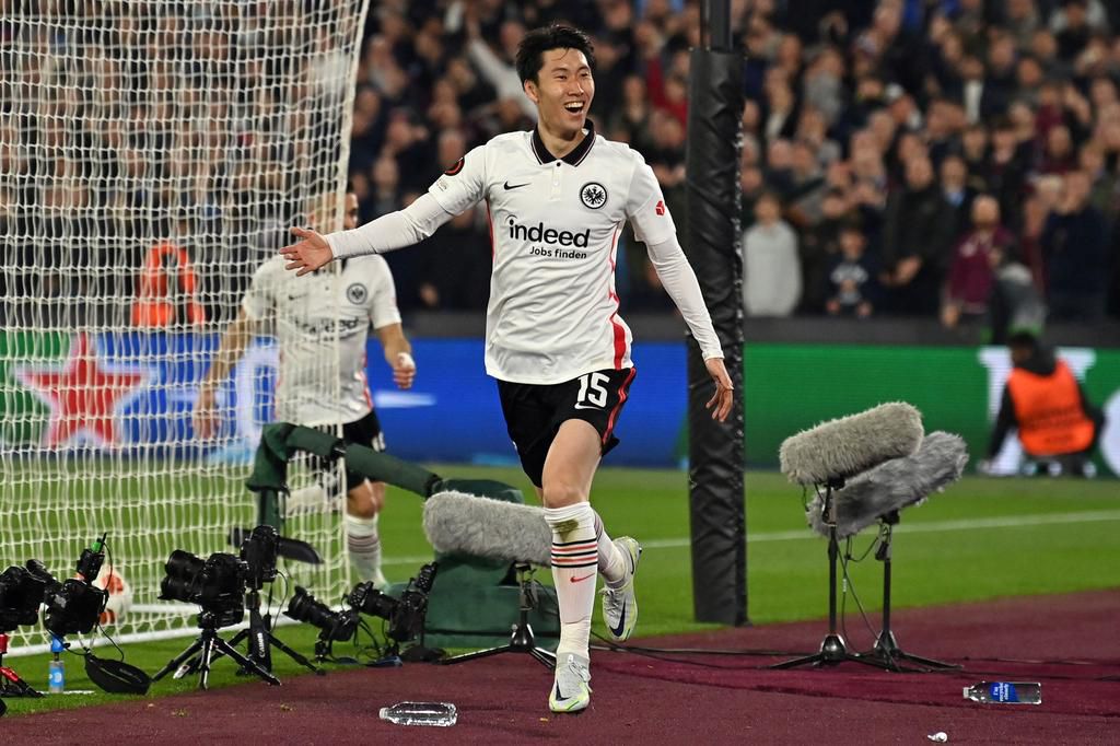 Kamada celebrates the winning goal for Eintracht Frankfurt.