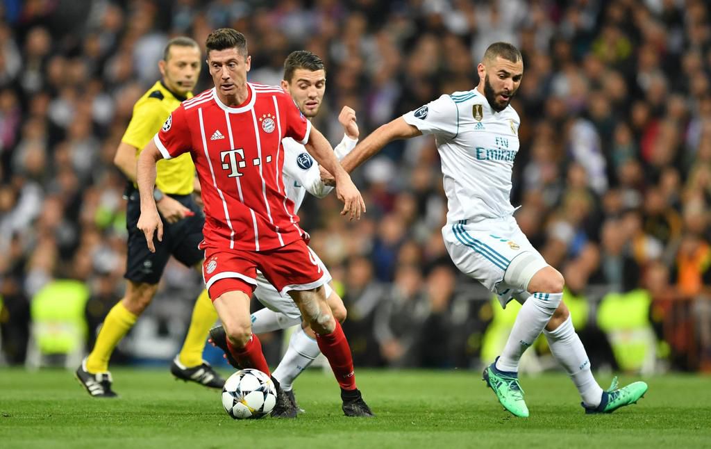 Robert Lewandowski and Karim Benzema(R) are two of the greatest strikers in modern-day football