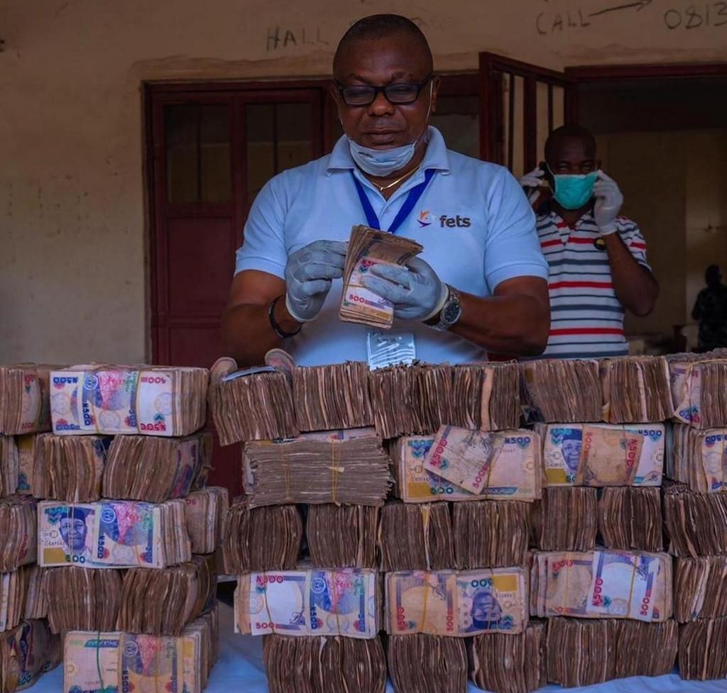 O Programa de Subsídios Presidenciais do Governo Federal na Nigéria está a registar um sucesso palpável no estado de Ebonyi, com 14.776 beneficiários a receberem um total de N738,8 milhões. Esta iniciativa visa apoiar Micro, Pequenas e Médias Empresas (MPME) através de subvenções individuais de 50.000 Naira, demonstrando assim um impacto concreto na economia local. Com o compromisso contínuo com o sector empresarial, o Governo Federal também lançou um empréstimo de N75 mil milhões para apoiar as MPME em todo o país. Os testemunhos dos beneficiários destacam a importância destes programas para o desenvolvimento empresarial e para a economia nacional, proporcionando assim novas perspectivas para o futuro dos negócios na Nigéria.