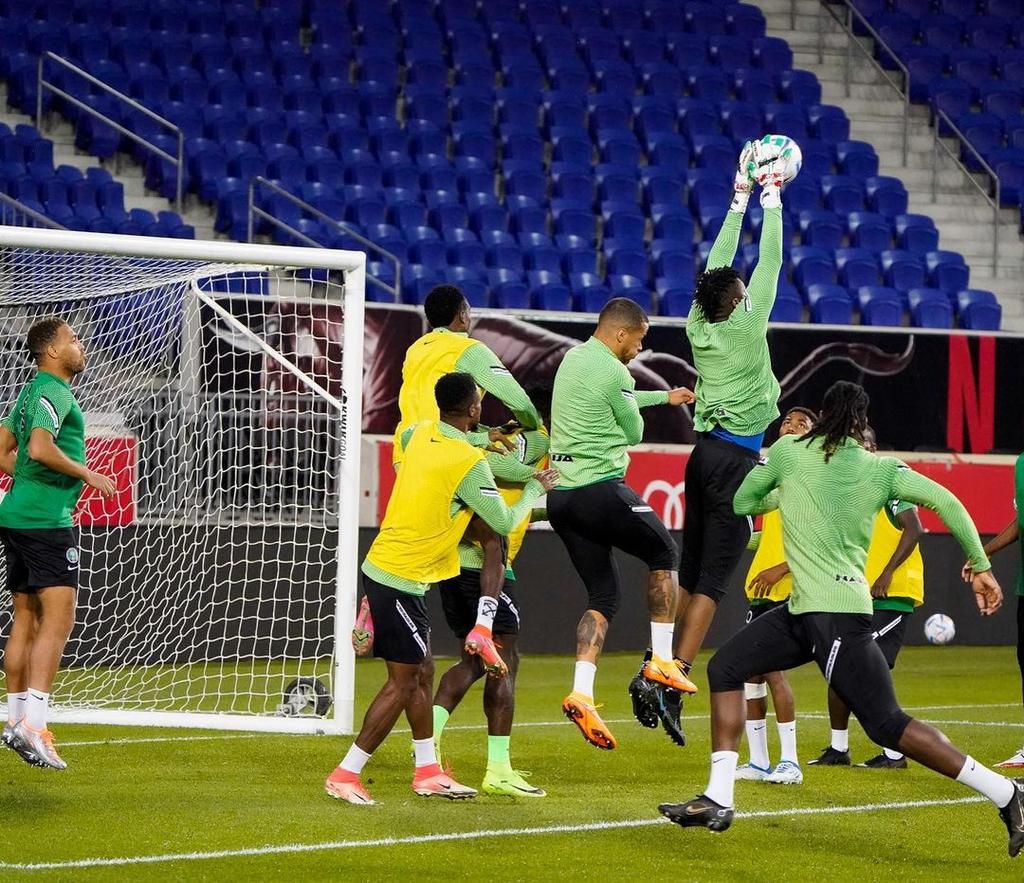 Peseiro leads intense training ahead of Ecuador clash