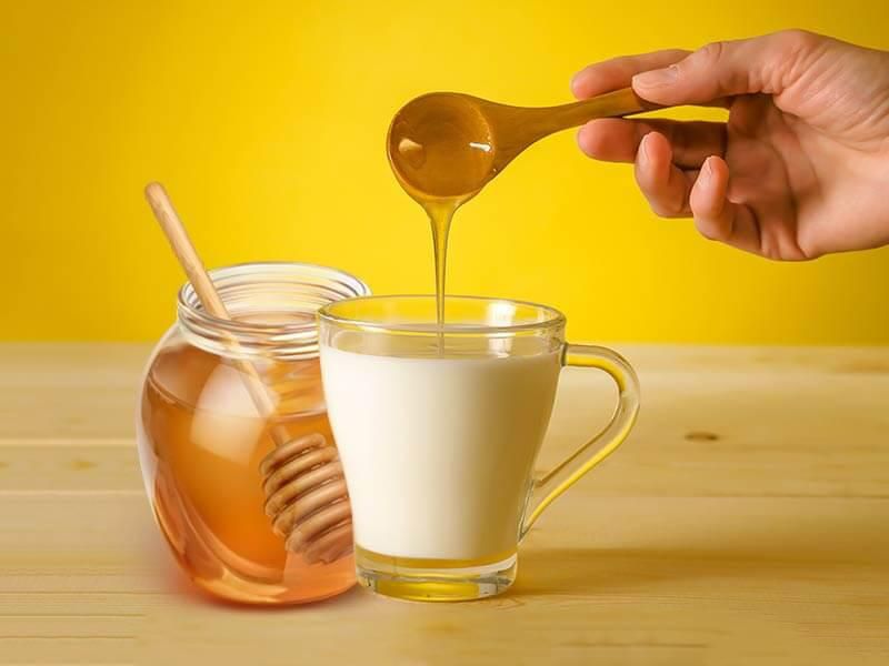 How to use honey and raw milk for glowing skin