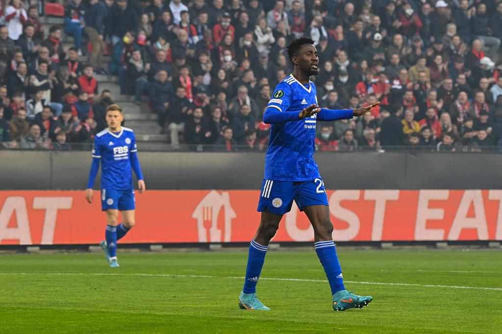 Wilfred Ndidi had to be substituted in Leicester City's loss to Rennes