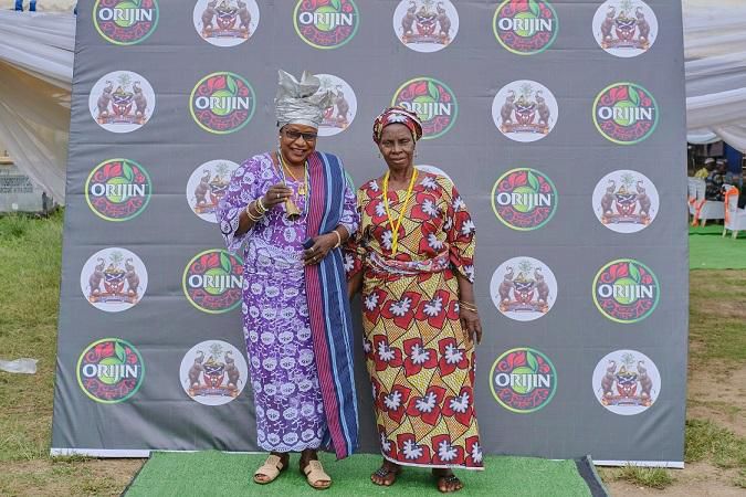 Orijin donates millions to indigenes at Osun Osogbo Festival