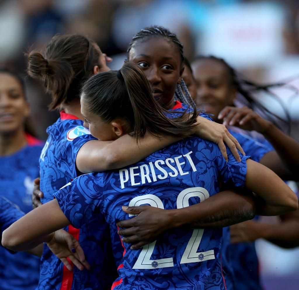Les Bleues of France celebrate their win vs Belgium.