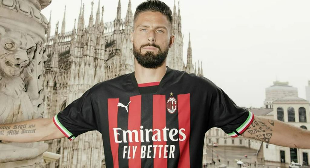 Ibrahimovic, Giroud model AC Milan new home jersey