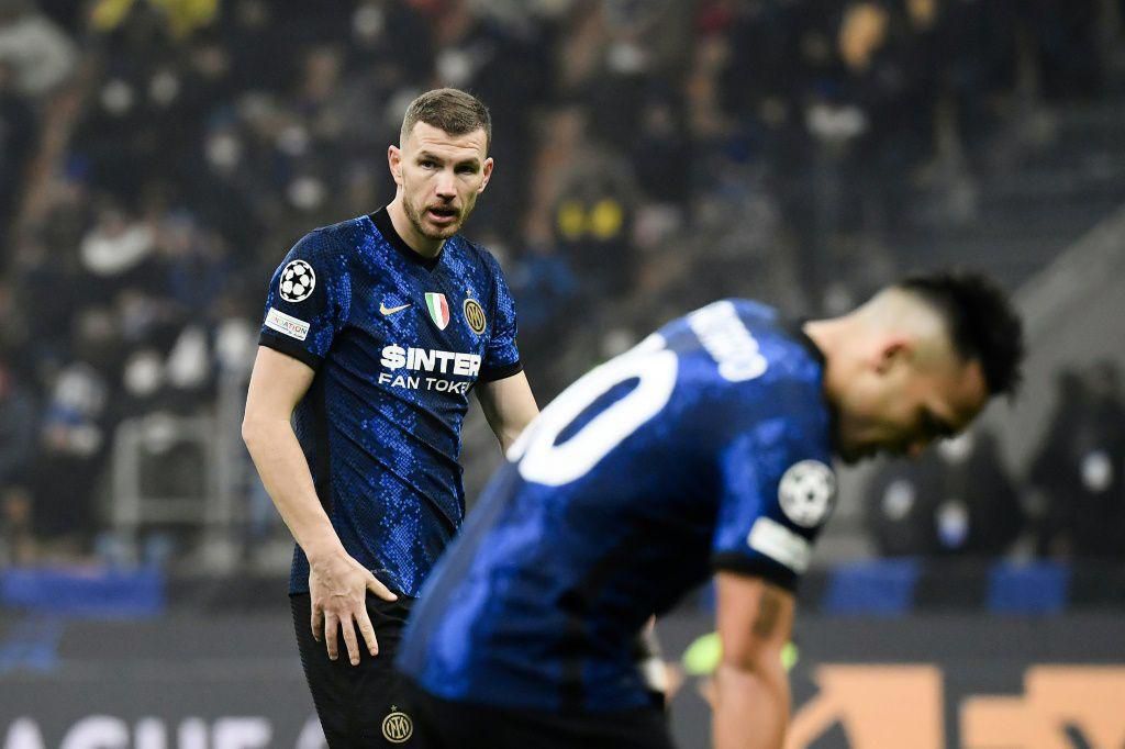 Lautaro Martinez and Edin Dzeko of Inter Milan