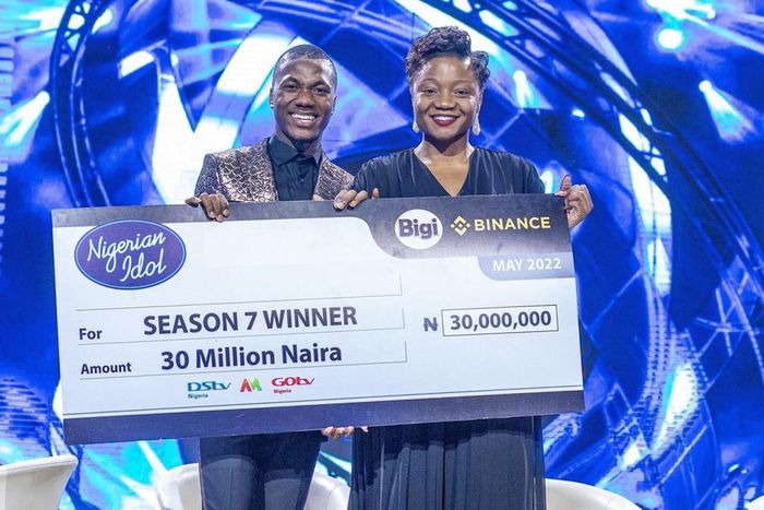 Progress Chukwuyem, winner of the Nigerian Idol Season 7, with a cheque of N30,000,000 (Thirty Million Naira) as part of the N100,000,000, worth of prizes; and Rite Foods’ Brand Manager, Boluwatife Adedugbe, at the grand finale of the music reality sho...