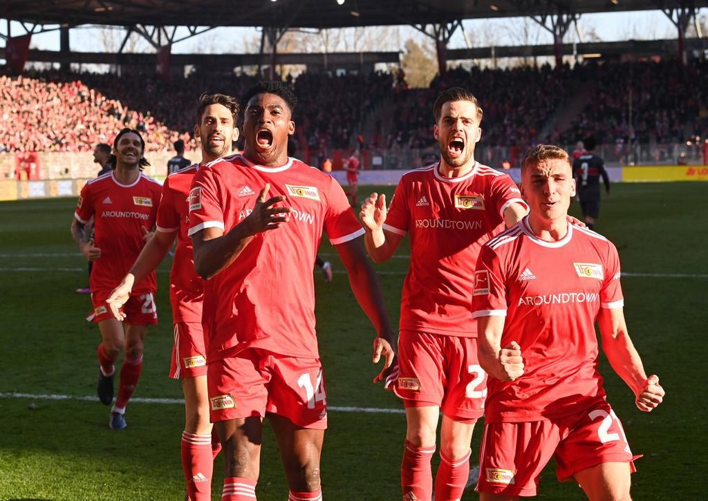 Awoniyi celebrates with his teammates