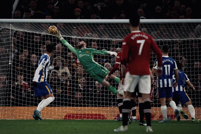 David De Gea denies Jakub Mader with an outstanding one-handed save in the first half.