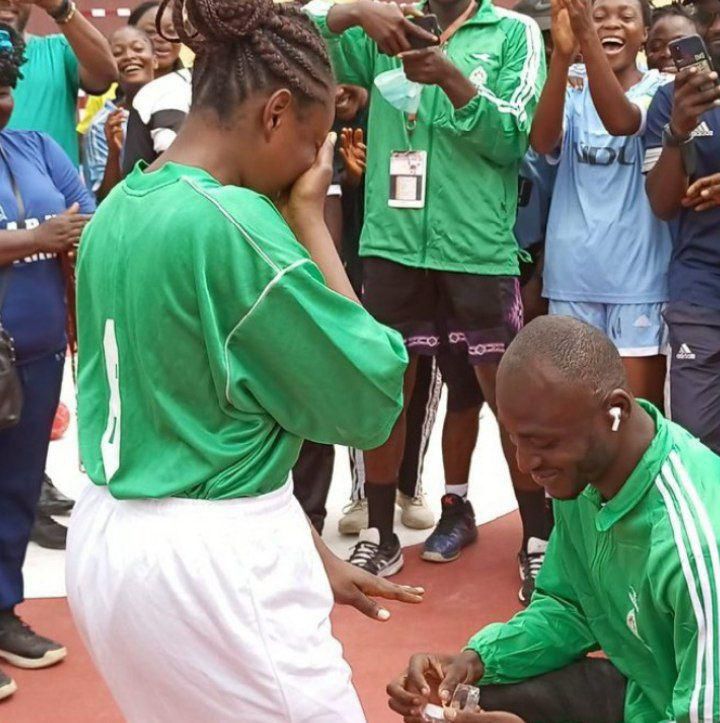 2022 NUGA: 2 Gold medalists publicly announce marriage proposal at UNILAG. [Twitter:NUGANigeria]