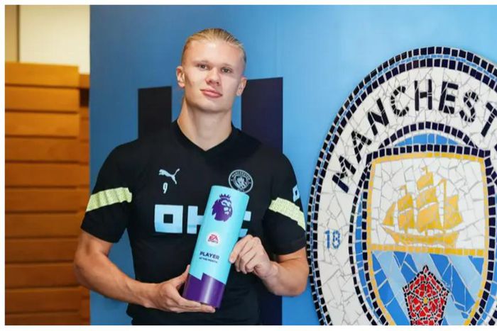 Erling Haaland beats Gabriel Jesus to win Player of the Month for August