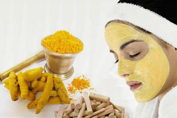 Tumeric mask for glowing skin