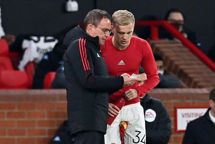 Manchester United interim boss Ralf Rangnick gives instructions to midfielder Donny van de Beek