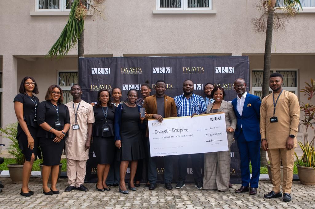 The ARM and DAAYTA 2022 team, with the winner of DAAYTA 2022, at the Prize Award ceremony.