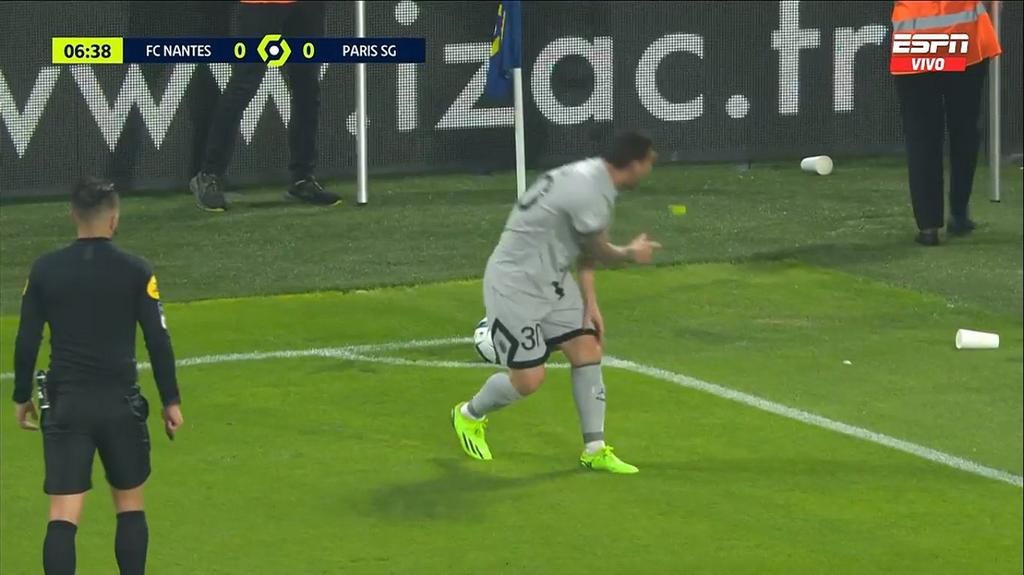 Nantes fans threw objects at Lionel Messi's in the game's opening corner in the first half