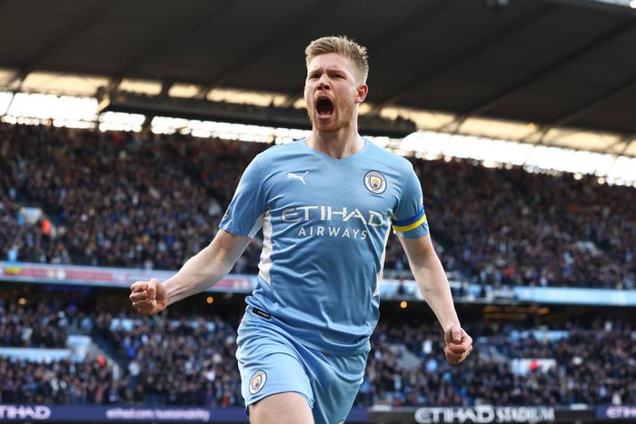 Kevin De Bruyne scored two goals and grabbed an assist in Manchester City's win in the Manchester derby