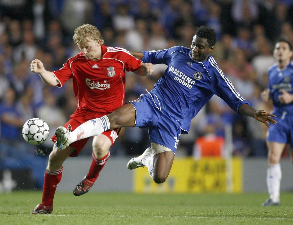 Mikel Obi wins the ball from Dirk kuyt with a flying challenge