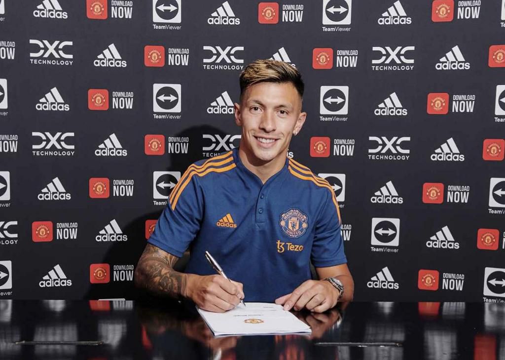 Lisandro Martinez signs for Manchester United.