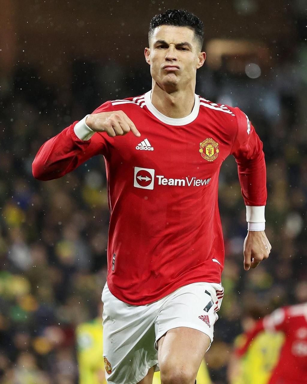 Cristiano Ronaldo becomes 1st person to clock 400 M followers on Instagram