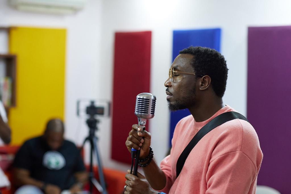 Timi Dakolo hosts 12 lucky fans to intimate event for Valentine's Day