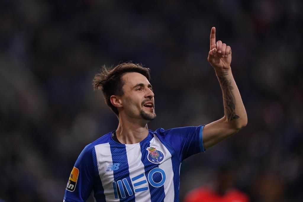 21-year-old Fabio Vieira grabbed a brace in four minutes for Porto on Monday night