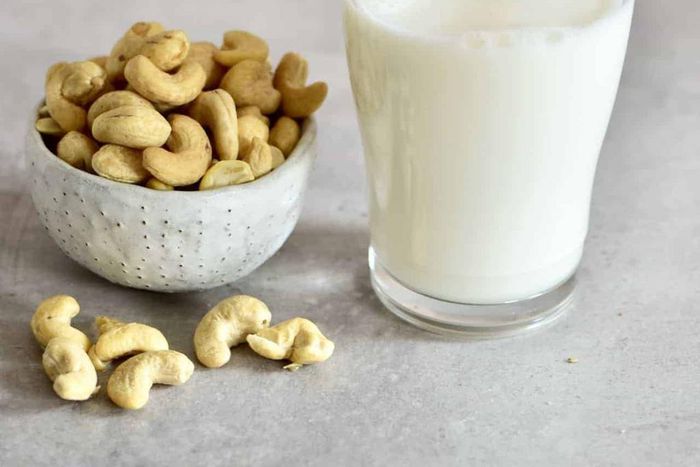 Cashew nuts make delicious milk [Alphafoodie]