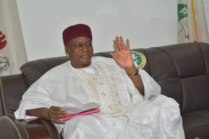 Governor Darius Ishaku provides succour to flood victims in Taraba. [Twitter/@dariusdishaku]