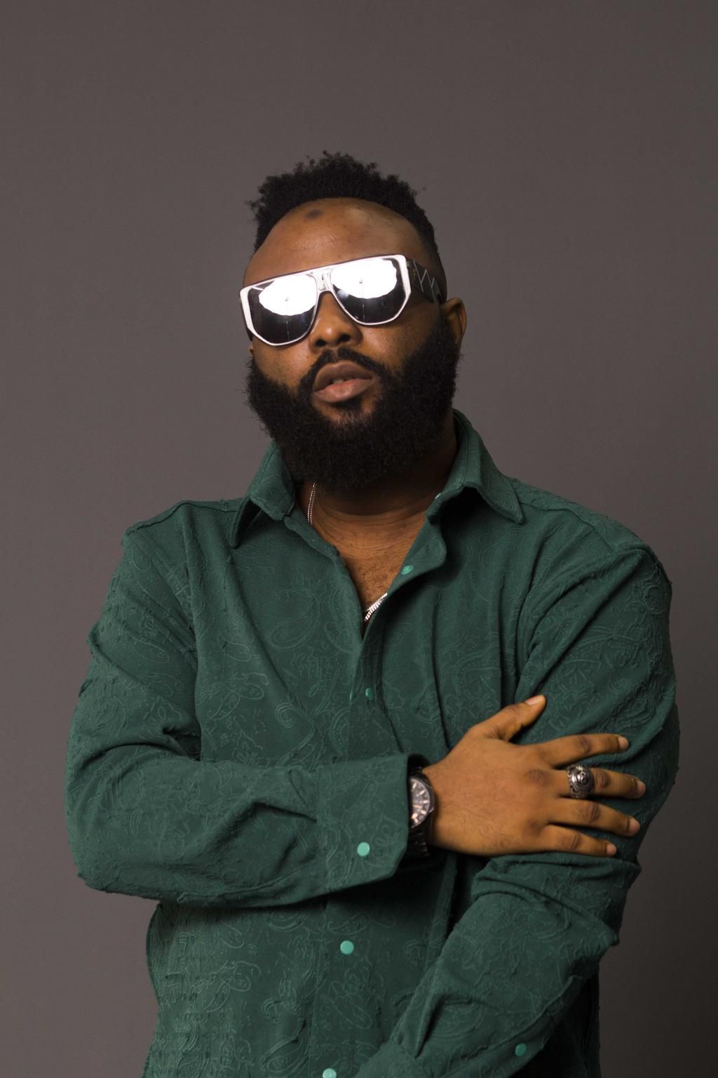 VJ Adams unveiled as host as main show begins