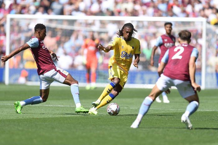 Alex Iwobi against Aston Villa
