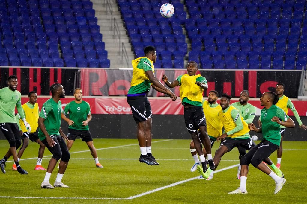 Peseiro leads intense training ahead of Ecuador clash