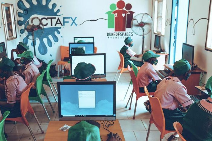 Forex broker OctaFX and the ‘Duke of Spades’ foundation push IT literacy forward