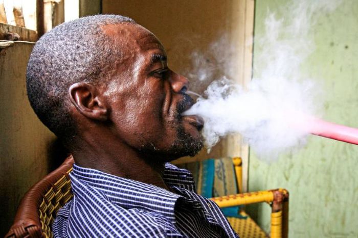 Shisha smokers can now enjoy their hubbly-bubbly without fear of arrest in cafes in Khartoum