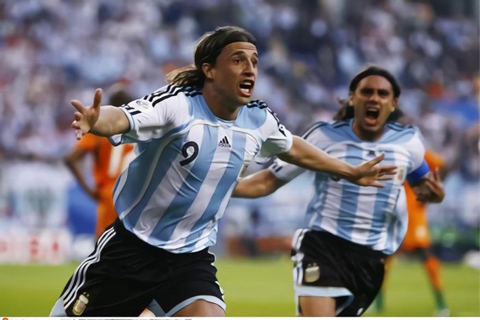 Hernan Crespo celebrates scoring the first goal for Argentina v Ivory Coast 2006 FIFA World Cup Germany - Group C