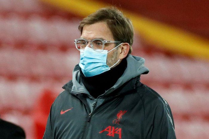 Liverpool manager Jurgen Klopp has urged players to be vaccinated against coronavirus
