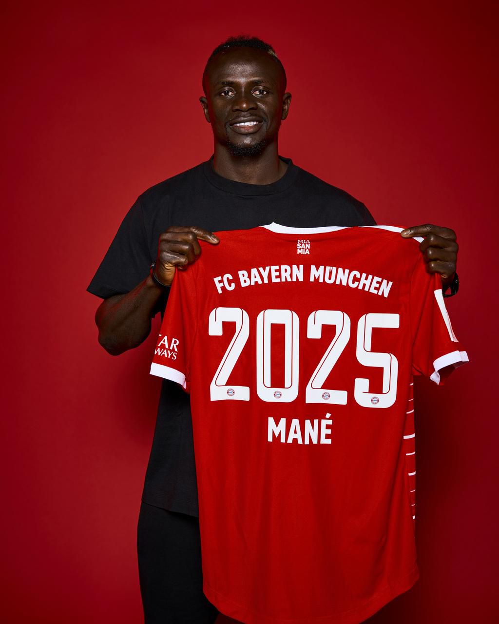 Sadio Mane joins Bayern Munich from Liverpool