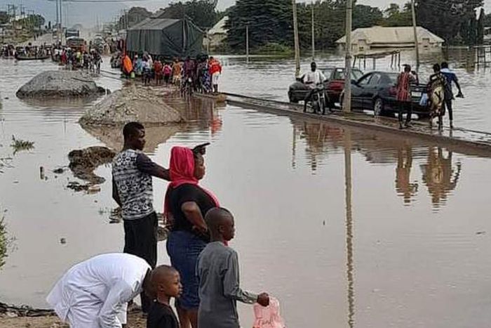 APC Chieftain donates N70m to Kogi flood victims.