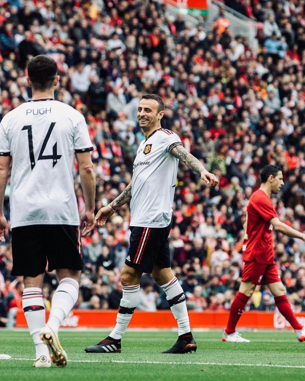 Liverpool beat Manchester United 2-1 in Legends Of The North charity match