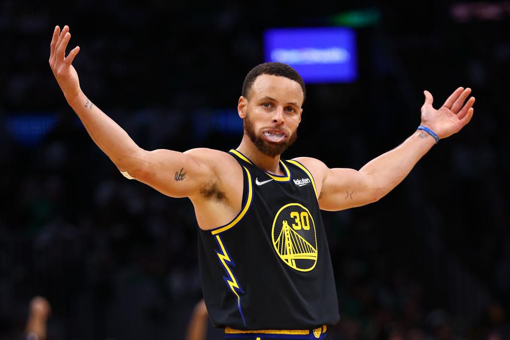Steph Curry drops 43 points as the Golden State Warriors beat the Boston Celtics in Game 4 to tie the series